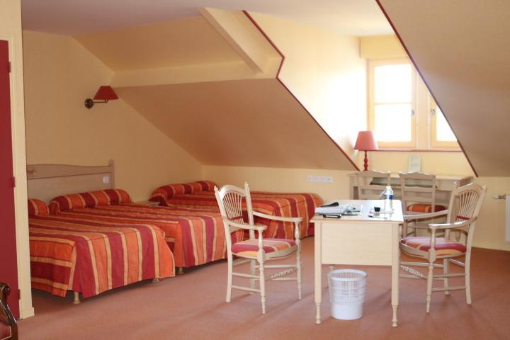 Logis Le Port Saint Aubin Hotel Morannes sur Sarthe-Daumeray ภายนอก รูปภาพ