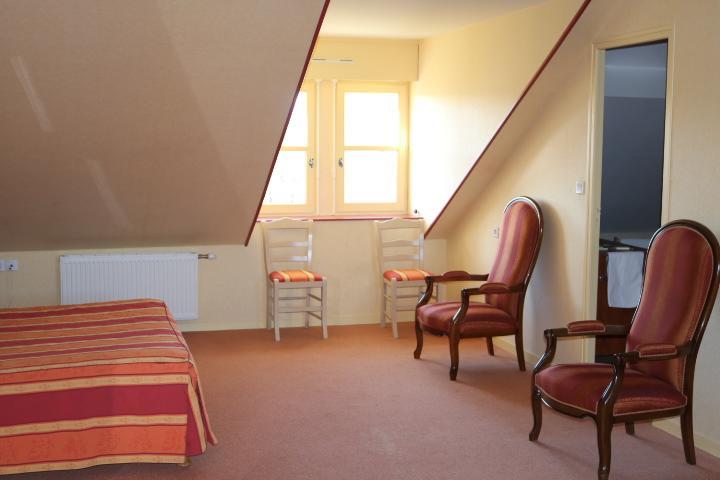 Logis Le Port Saint Aubin Hotel Morannes sur Sarthe-Daumeray ภายนอก รูปภาพ