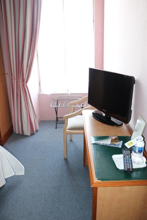 Logis Le Port Saint Aubin Hotel Morannes sur Sarthe-Daumeray ภายนอก รูปภาพ