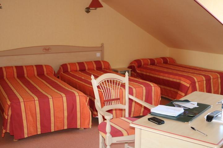 Logis Le Port Saint Aubin Hotel Morannes sur Sarthe-Daumeray ภายนอก รูปภาพ