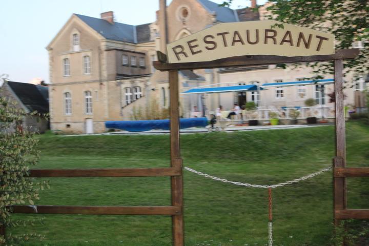 Logis Le Port Saint Aubin Hotel Morannes sur Sarthe-Daumeray ภายนอก รูปภาพ